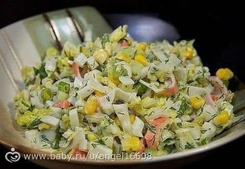 Салат из крабовых и пекинской капусты