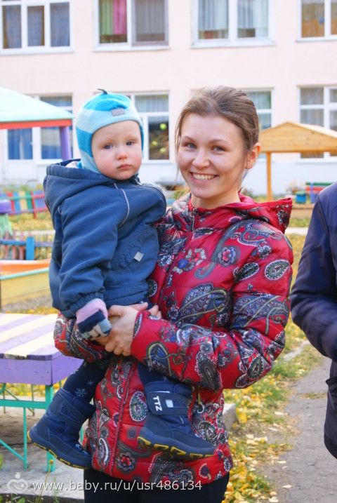 Продам Сапожки деми 22р (примерно 14-14,5см по стельке) и шлем Лесси (1)