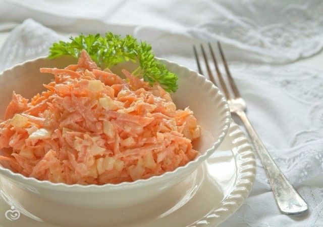 Морковный салат с яйцом Морковный салат с яйцом