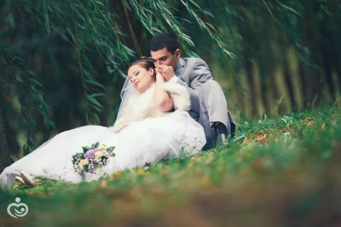 Свадьба - это неповторимый и роскошный праздник веселья, любви и счастья, в котором соединяются воедино влюбленные сердца...