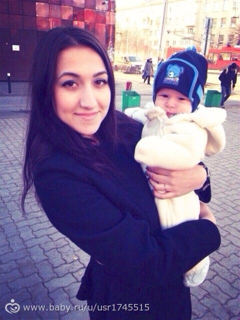 Наш 4 месяц,и первая семейная,весенняя прогулочка.