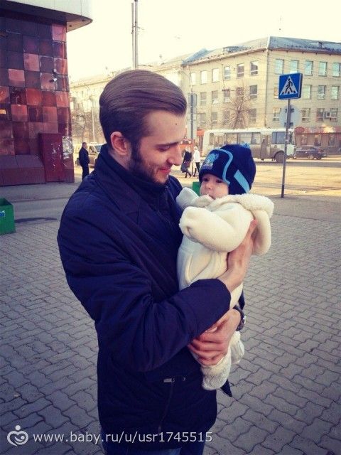 Наш 4 месяц,и первая семейная,весенняя прогулочка.