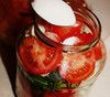 Насыпать ложку сахара и 2 ложки крупной морской соли.