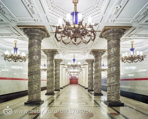 Красота российского метро на фото Дэвида Бурдени.