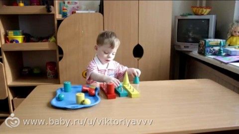 Маленький Валера очень ждёт маму.