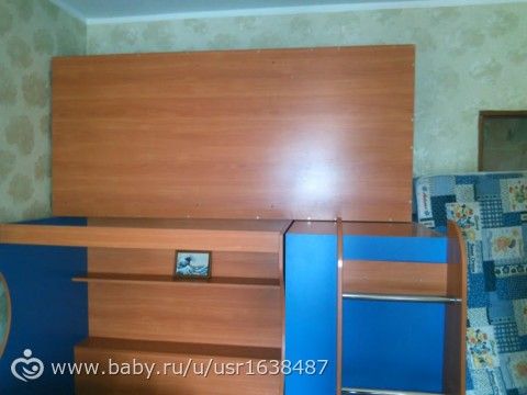 Отдам кровать чердак(кровать+шкаф+матрасик).Бронь.