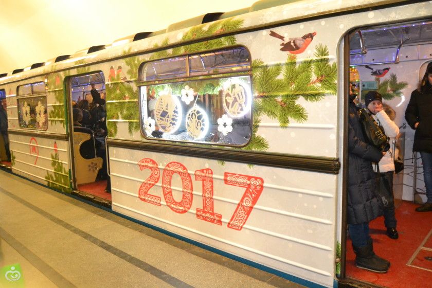 Новогодний поезд в Московском метро