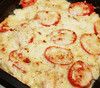 В конце посыпать тёртым сыром(у меня Гауда) и отправить снова в духовку до того момента, пока сыр полностью расплавится(минут 5).
Вкусно как в горячем, так и в холодном виде.