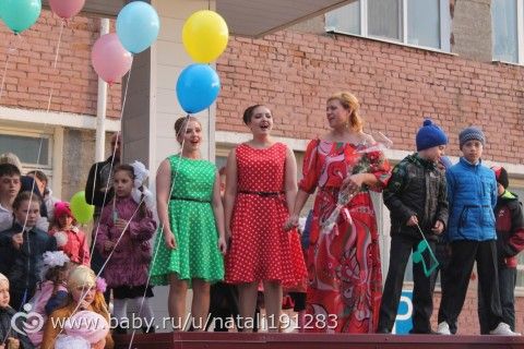 Платья в горошек