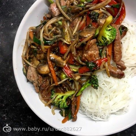Стир-фрай с рисовой лапшой